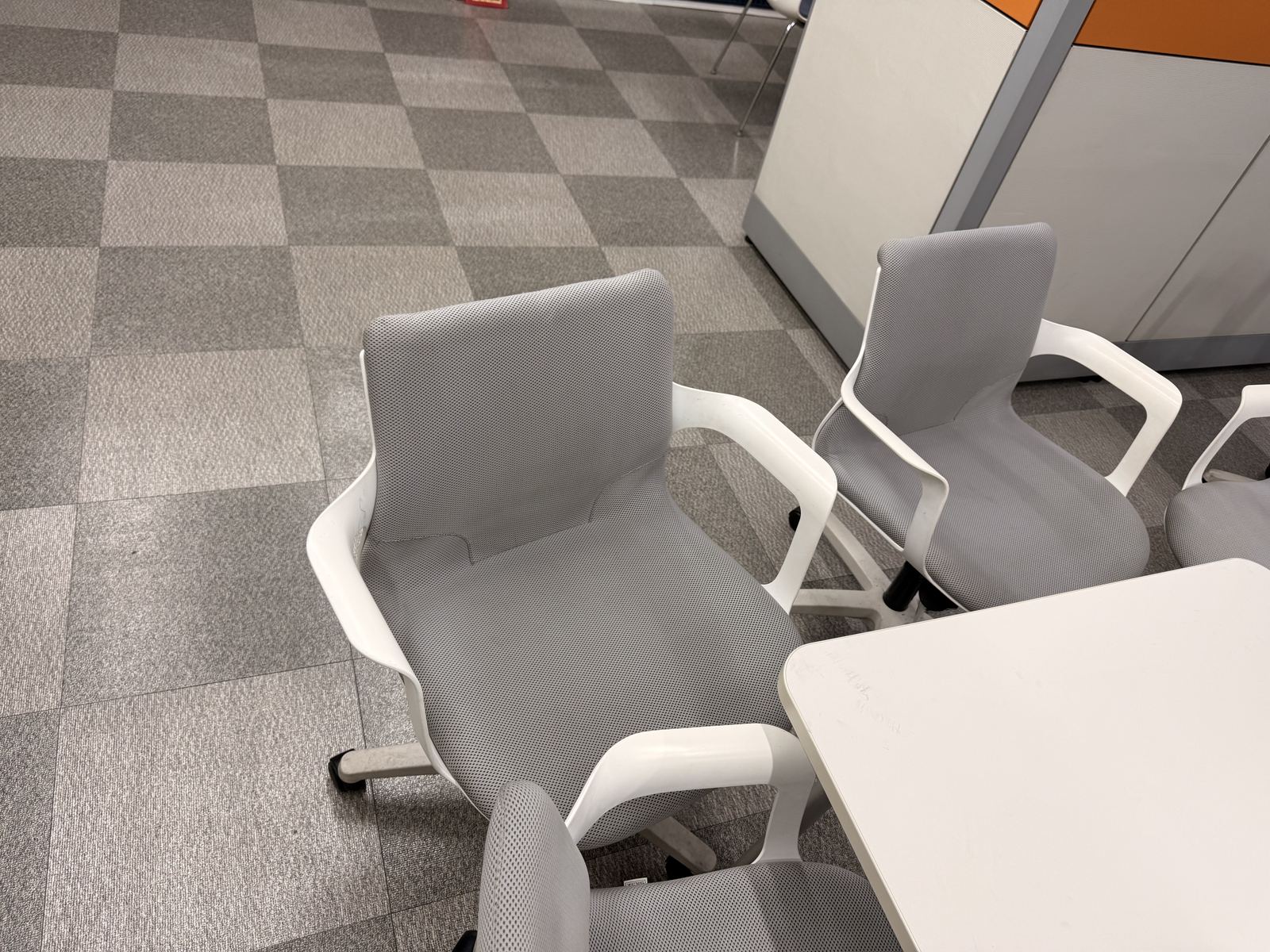 패브릭 의자 세척 후 좌석 상태